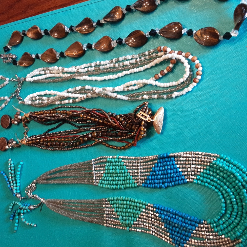 Ladies necklace